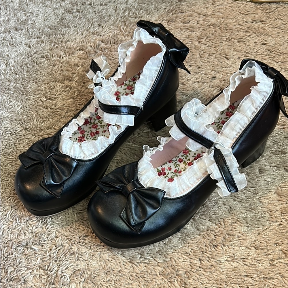 Black bow Mary Jane chunk heel shoes, size 41